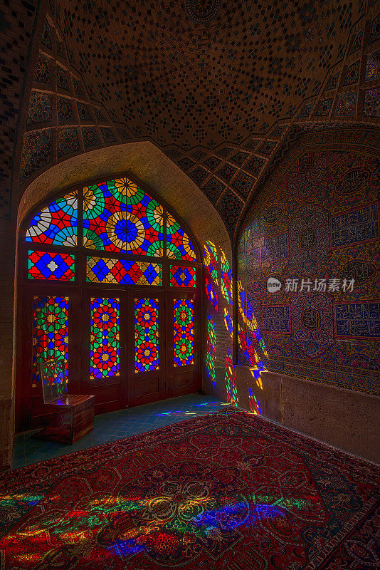 伊朗设拉子的Nasir ol Molk清真寺内